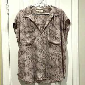 Lift cap sleeve blouse